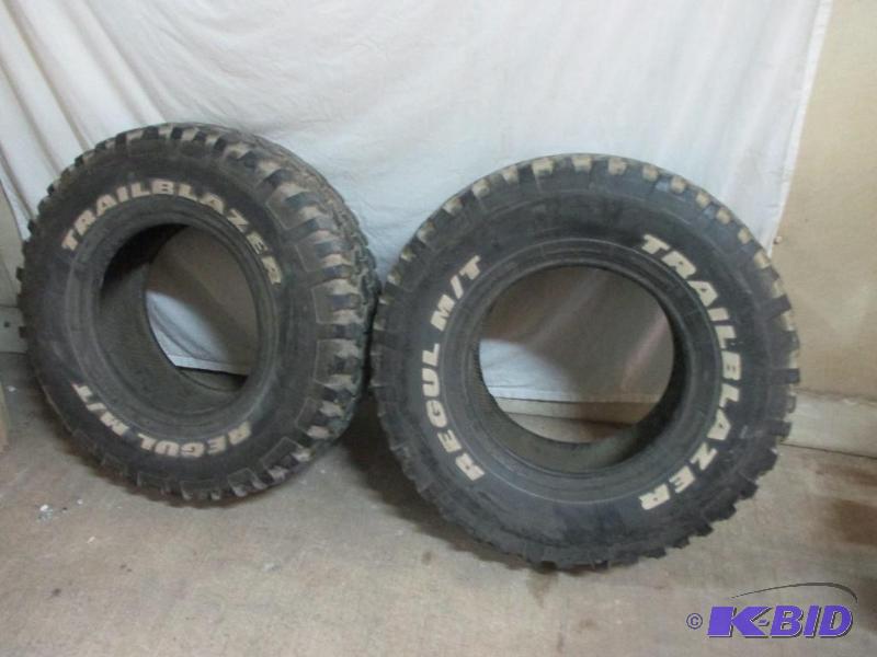 lot 99 image: Pair of Trailblazer Regul MT 31x10.50R15LT t...