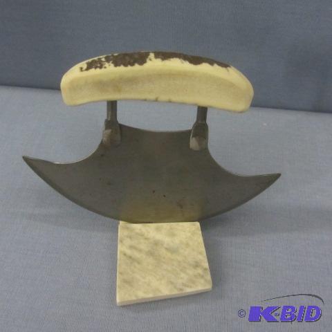 lot 106 image: Alaskan Ulu Knife