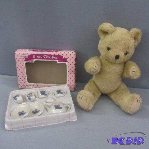 lot 116 image: Vintage Bear, Tea Set