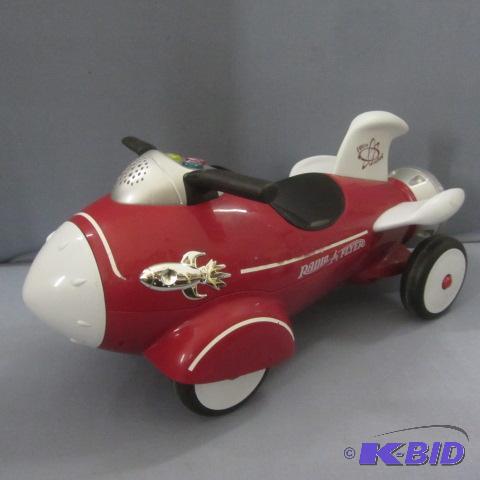lot 173 image: Radio Flyer Rocket