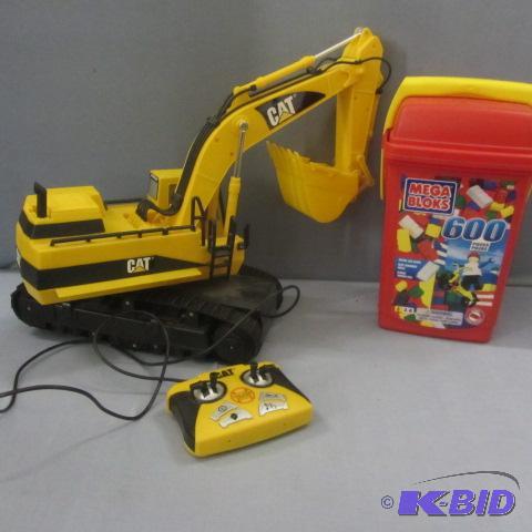 lot 174 image: Caterpillar & Blocks