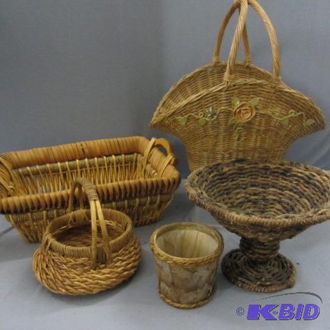 lot 264 image: Gathering & Pedestal Baskets