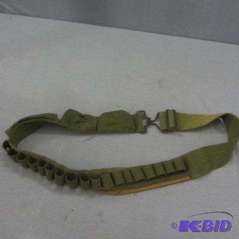 lot 32 image: Vietnam Era Bandolier