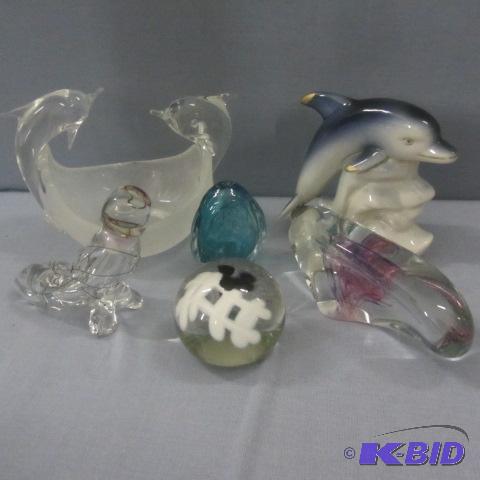 lot 94 image: Glass Figures & Paperweights
