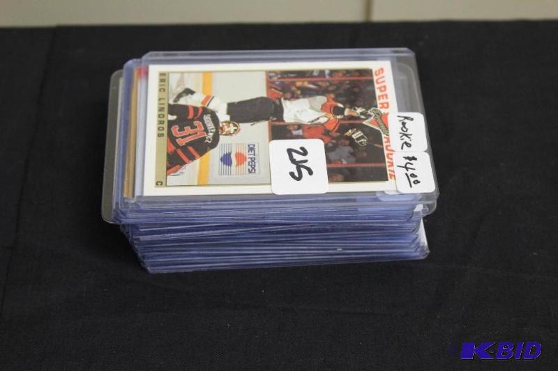 Lot of 20 Collectable Hockey Cards in Protect...