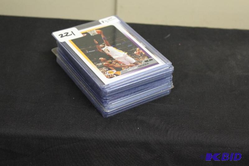 Lot of 20 Collectable Basketball Cards in Pro...