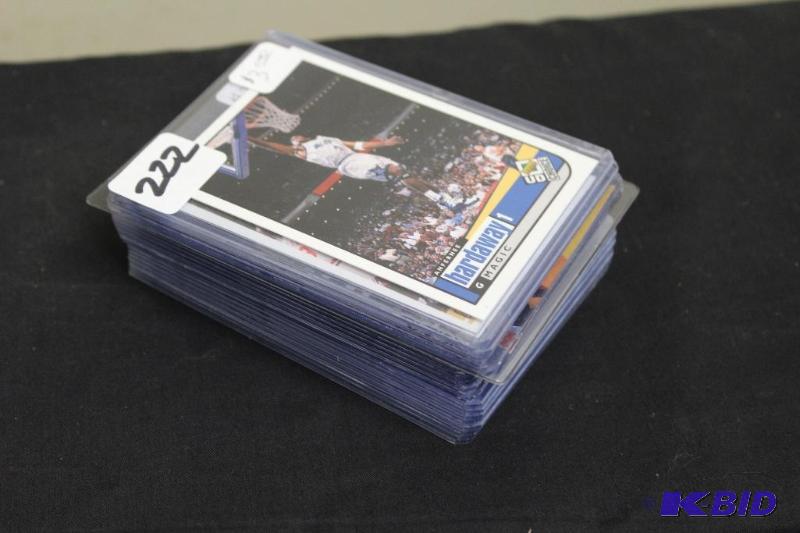 Lot of 20 Collectable Basketball Cards in Pro...