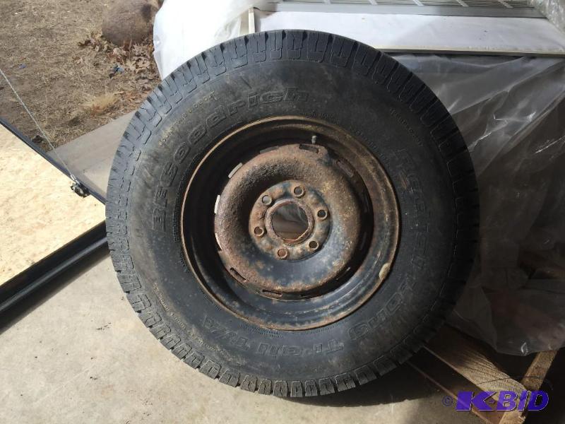 Spare truck tire from 90s Chevy Tahoe, very g...