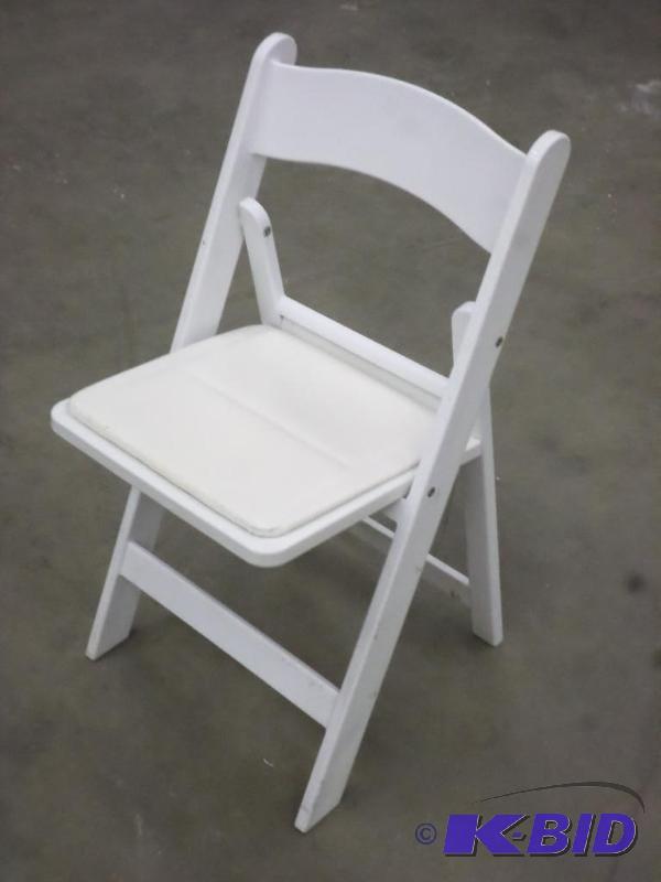 lot 34 image: (20) Matching White Padded Chairs, Foldable &...
