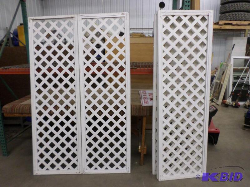 lot 42 image: (3) 48&quotx7ft Bi-Fold White Wooden Divider...