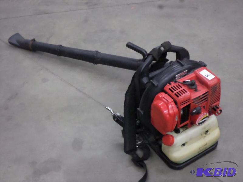 lot 8 image: Shindaiwa EB480 Professional Gas-Powered Back...