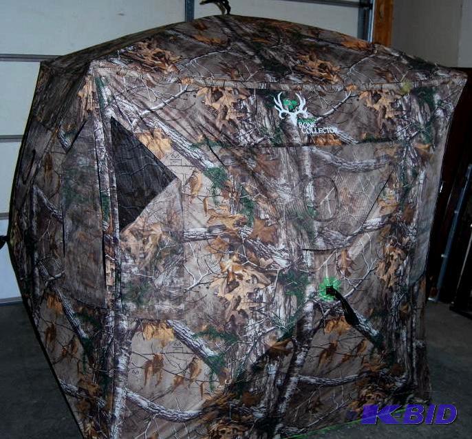 lot 22 image: Bone Collector 5 Hub Blind, rip stop durashel...