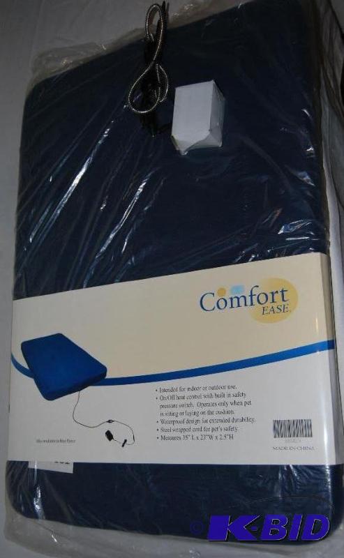 lot 26 image: Comfort Ease Heated Pet Bed, washable cover w...