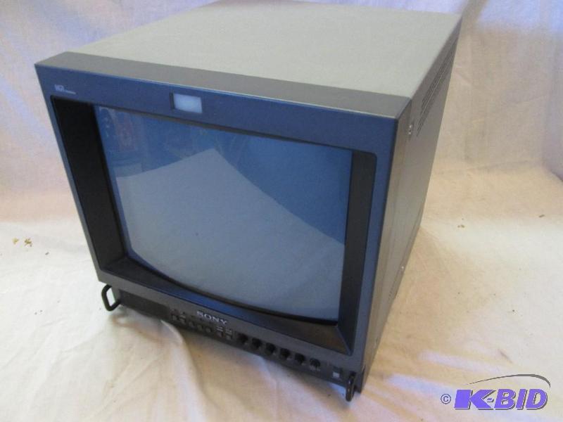 lot 104 image: Sony PVM 1345Q color video monitor, 14" ...