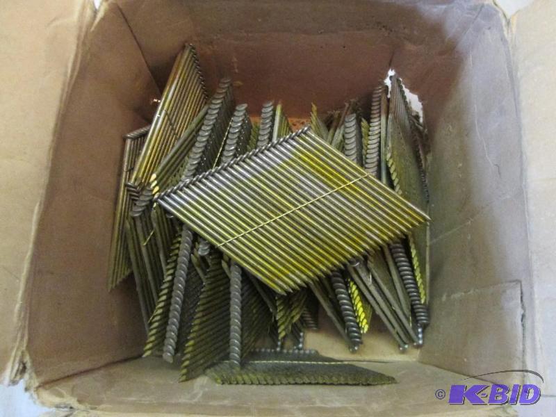 lot 120 image: Partrial box of Stanley Bostitch plain shank ...