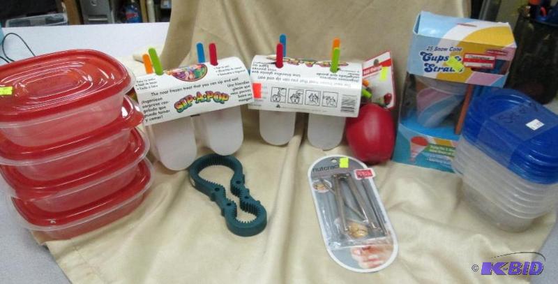 4- Rubbermaid take along plastic containers,2...