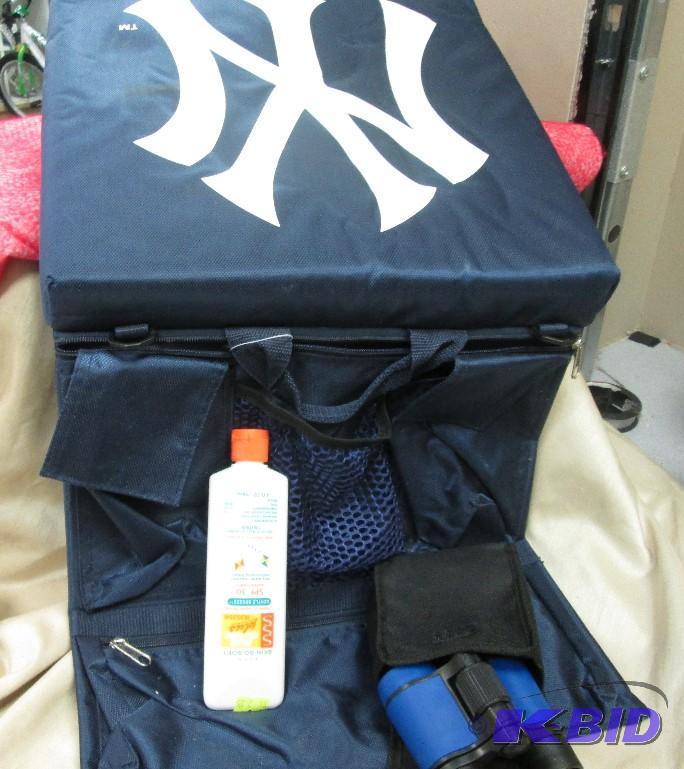 sports seat pad with storage flap, suntan lot...