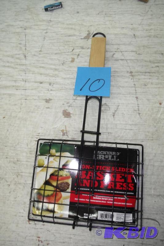lot 10 image: Backyard Grill Slider Basket