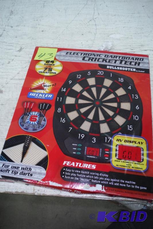 lot 43 image: Bullshooter Electronic Dartboard by Arachnid