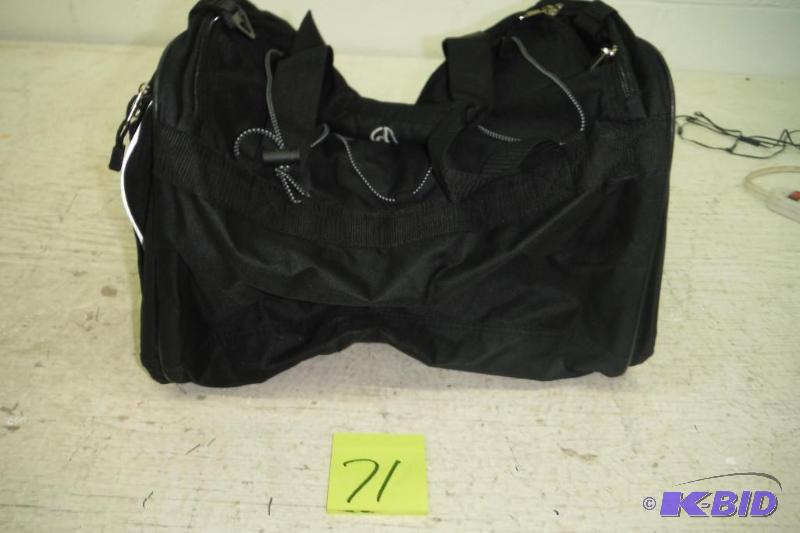 lot 71 image: Folding duffel bag (New)