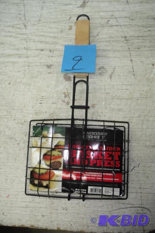 lot 9 image: Backyard Grill Slider Basket