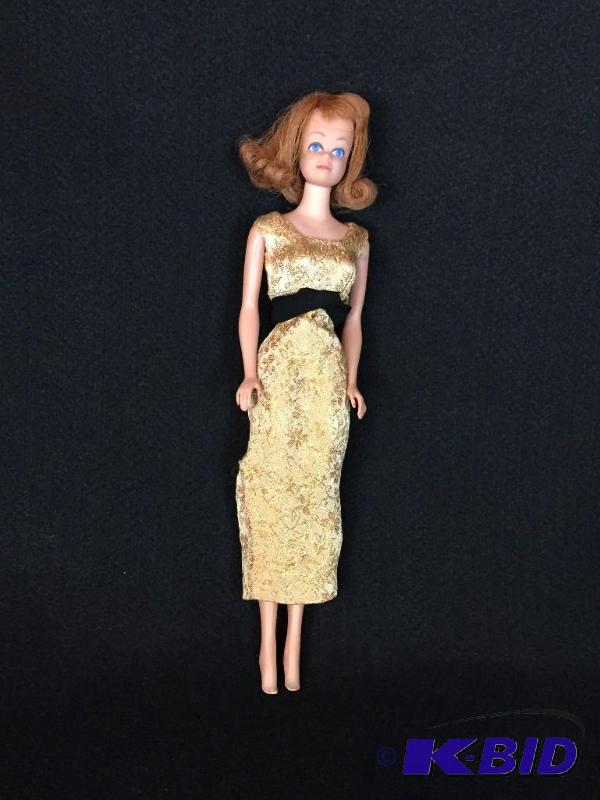 lot 10 image: 1962 Midge Barbie Doll