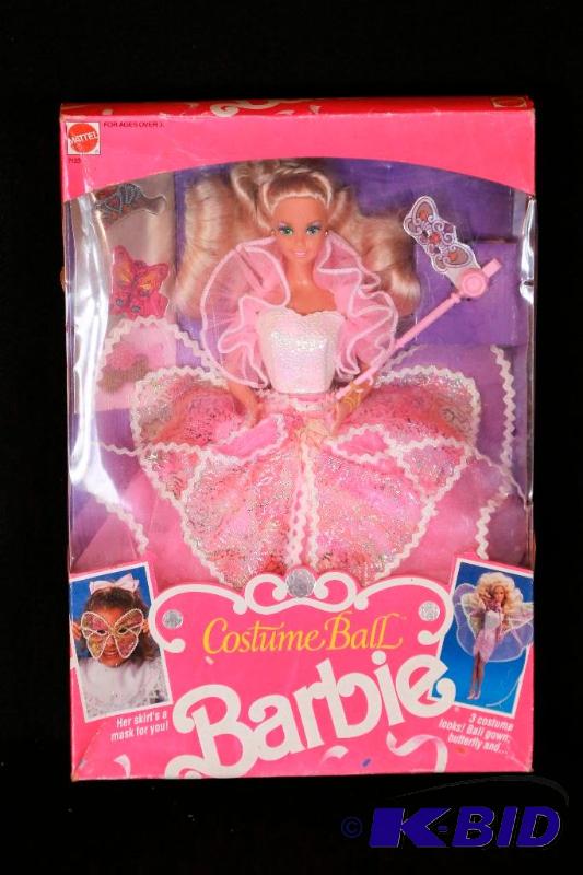 lot 125 image: 1990 Costume Ball Barbie NIB
