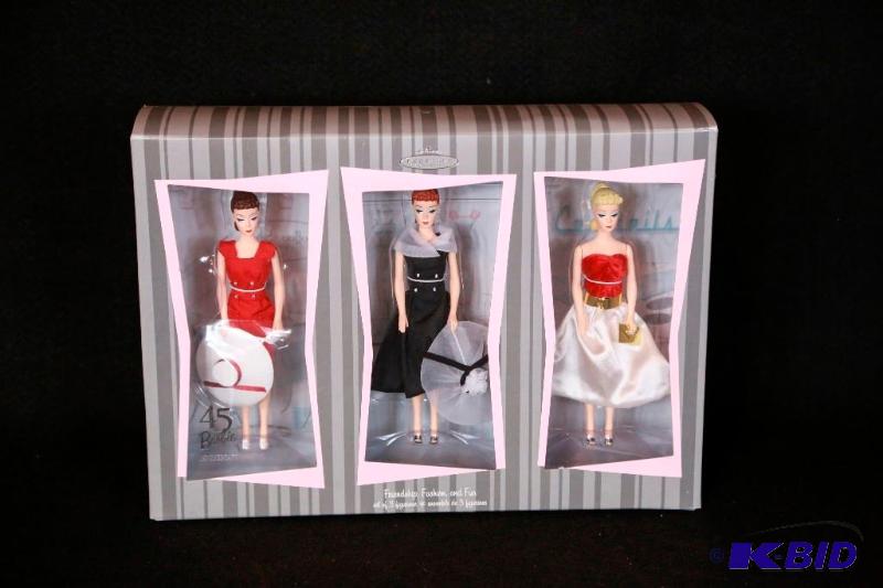 lot 128 image: 45th Anniversary Barbie Hallmark Keepsake