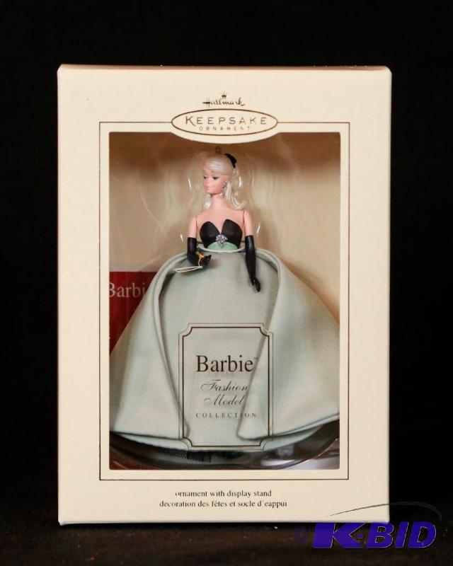 lot 138 image: 2004 Barbie Fashion Model Hallmark Keepsake Ornament