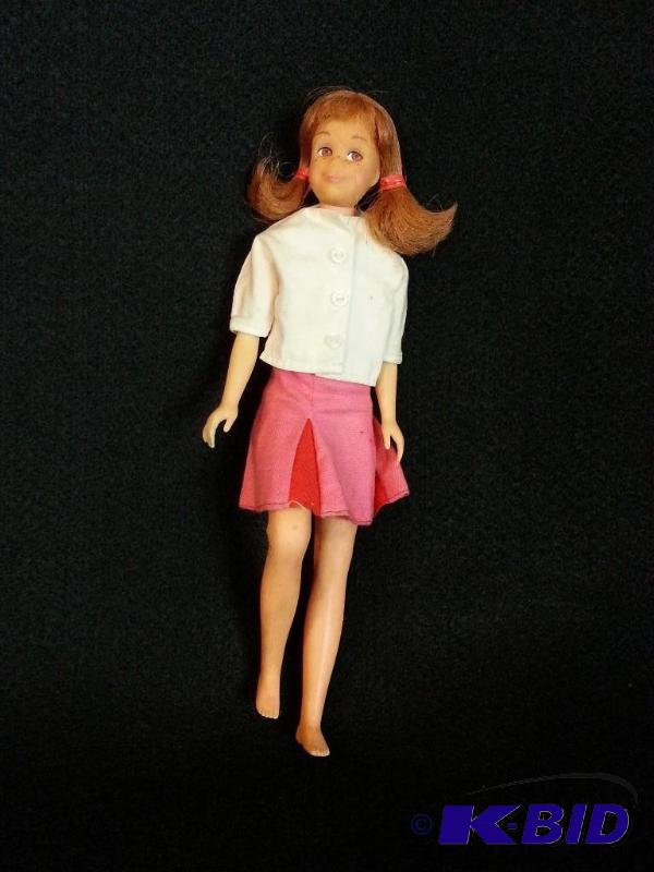 lot 15 image: 1963 Skipper Barbie Doll