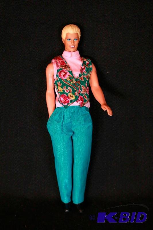 lot 151 image: Huge Barbie Extravaganza