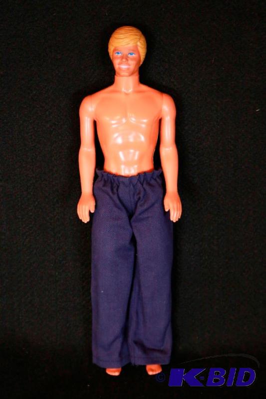 lot 152 image: Huge Barbie Extravaganza