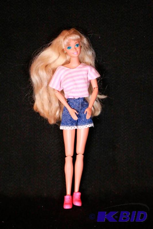 lot 153 image: Huge Barbie Extravaganza