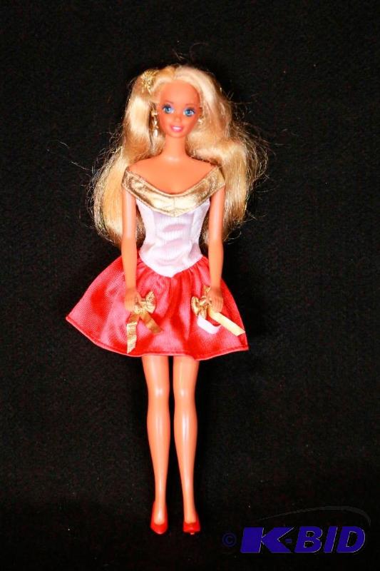 lot 154 image: Huge Barbie Extravaganza