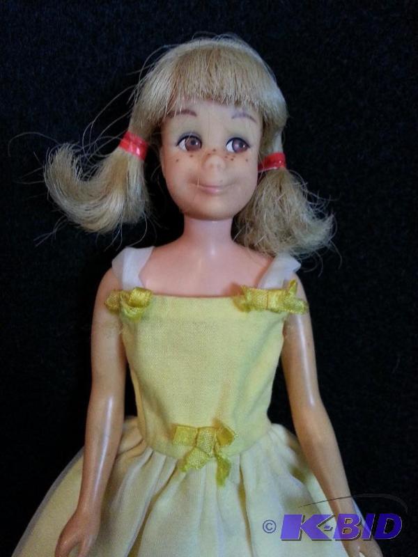 lot 16 image: 1964 Skipper Barbie Doll