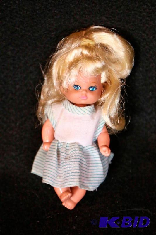 lot 162 image: Huge Barbie Extravaganza