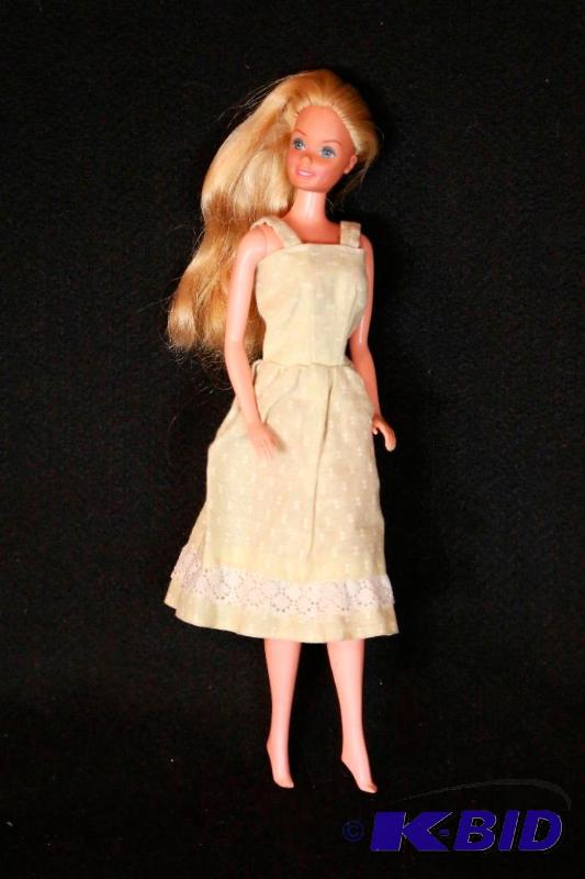 lot 163 image: Huge Barbie Extravaganza