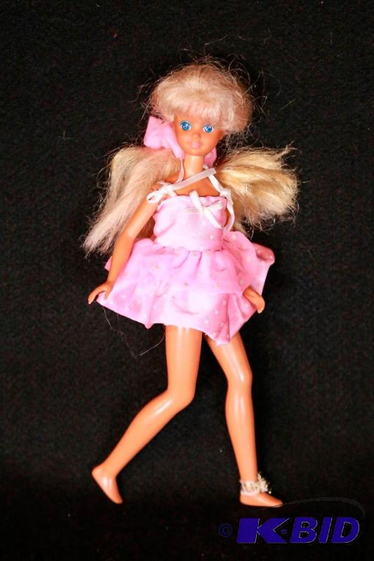lot 164 image: Huge Barbie Extravaganza