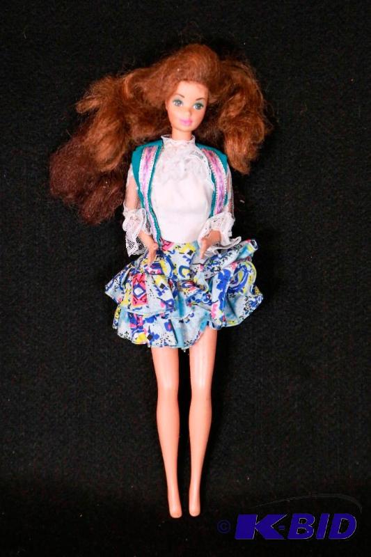 lot 165 image: Huge Barbie Extravaganza