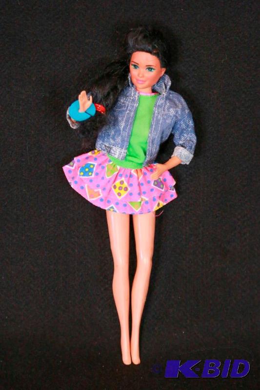 lot 166 image: Huge Barbie Extravaganza