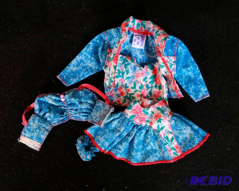 lot 192 image: Original Barbie Clothes & Accessories Lot
