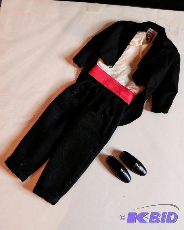 lot 194 image: Original Barbie Clothes & Accessories Lot