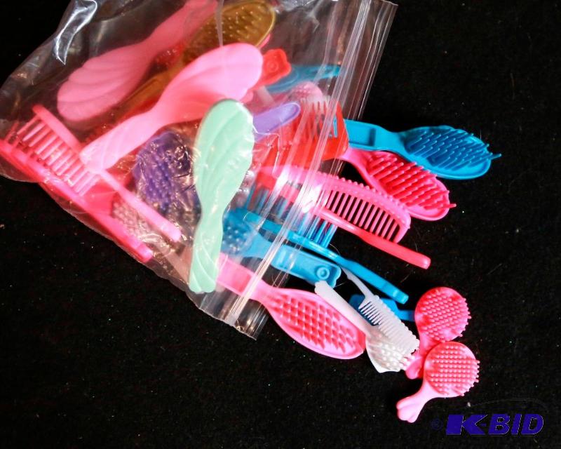 lot 200 image: Original Barbie Accessories Lot
