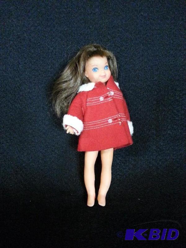 lot 21 image: Vintage Barbie Doll