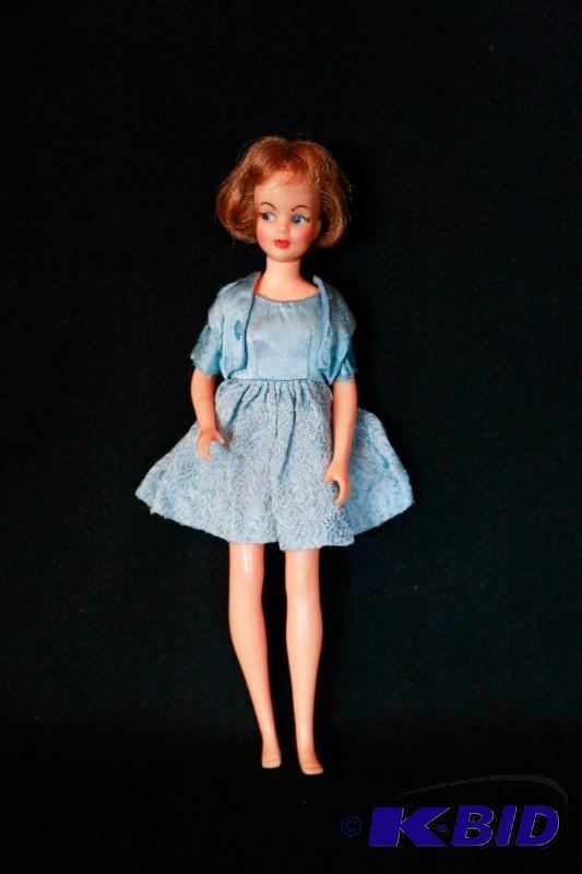 lot 22 image: 1965 Ideal Tammy Doll T-12