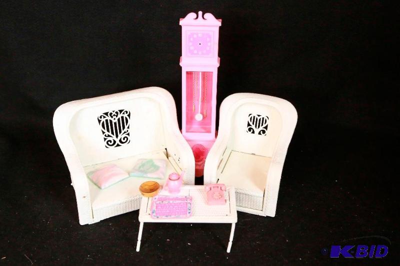 lot 220 image: Original Barbie Accessories Lot