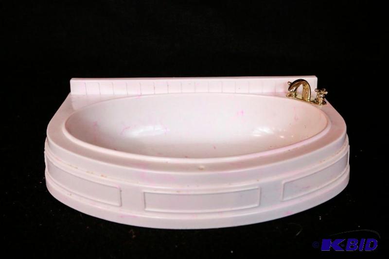 lot 225 image: Original Barbie Accessories Lot