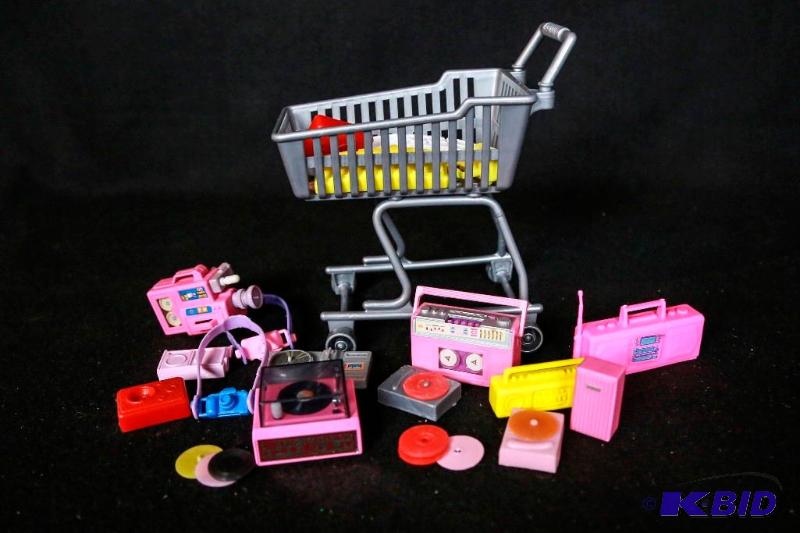 lot 228 image: Original Barbie Accessories Lot