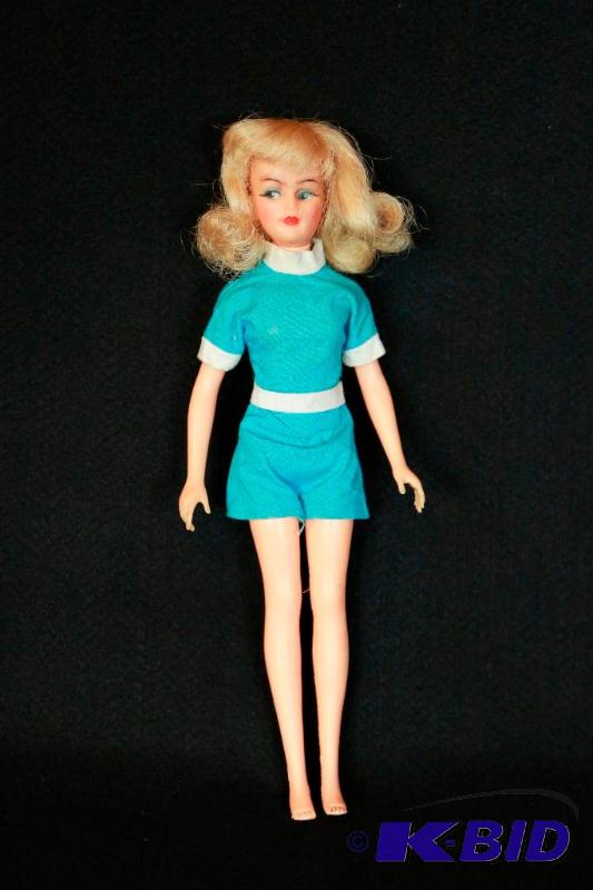 lot 23 image: 1965 Ideal Tammy Doll T-12