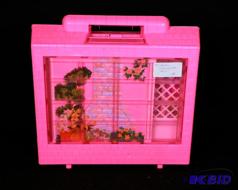 lot 238 image: Fold Out Barbie Playset - Nice